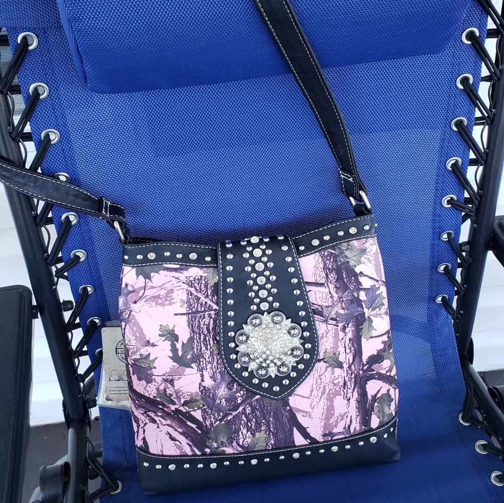 Montana West carry concil crossbody purse